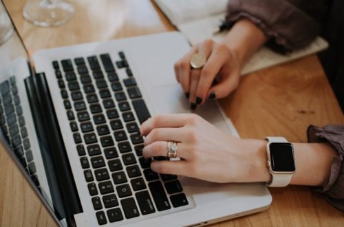 Are you wondering if you can make a living as a freelance writer? Take a close look at these 5 bitter truths then.